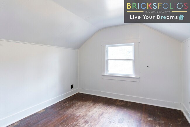 Building Photo - Nestled in the heart of a warm and welcomi...