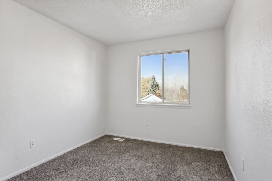 Building Photo - 21103 E 42nd Ave