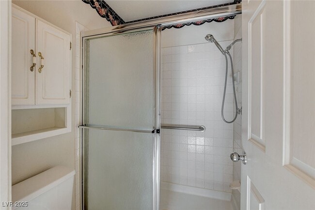 Building Photo - 114 E Tamarack Dr