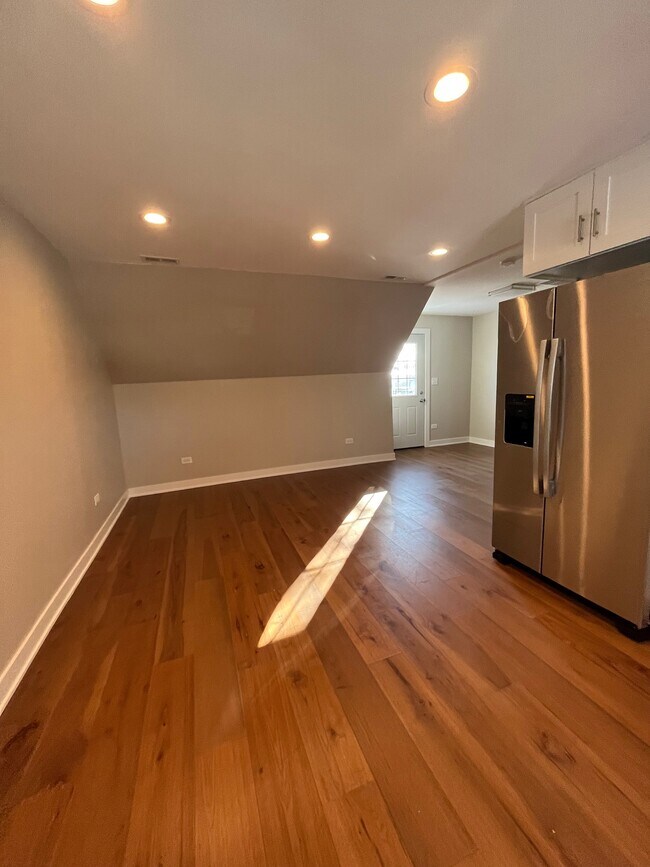 Living/dining area - 138 N 14th Ave