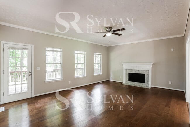 Building Photo - Spacious 4 bedroom colonial available now!
