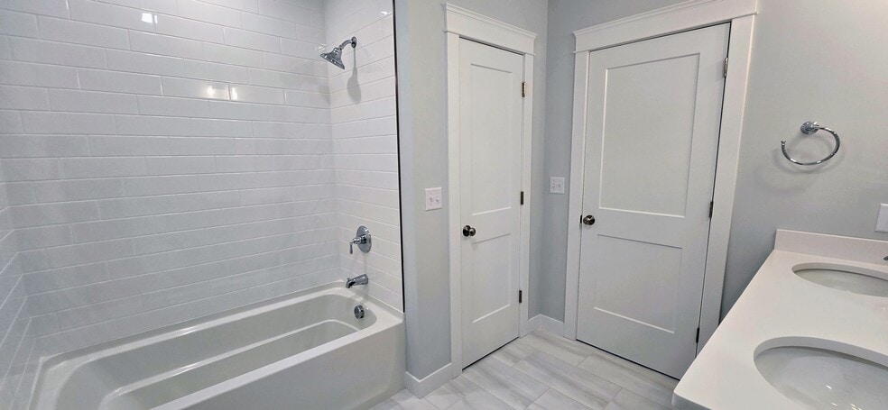 Full Bath with Tub (2nd Floor) - 603 Portsmouth Ave
