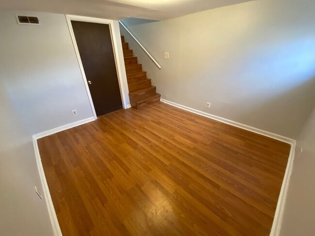 Building Photo - Lovely & Renovated Seton Hill 2bd + den/2b...
