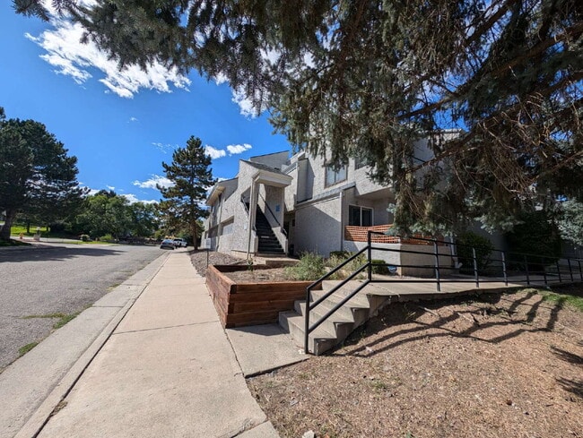Building Photo - 1825 Kendall St
