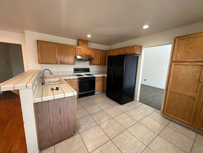 Building Photo - MOVE IN SPECIAL!! DEPOSIT MOVES YOU IN!!!