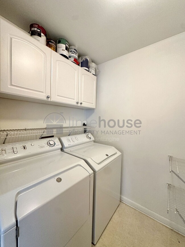 Building Photo - 3908 Whispering Oaks Pl