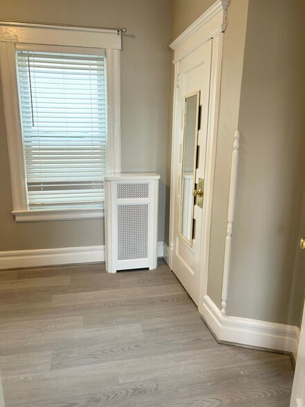 One Bedroom - 10 Devon Ter