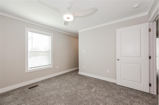 Building Photo - 1244 Lonsdale Ave