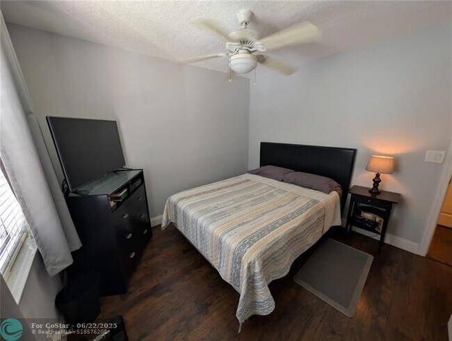 Building Photo - 3081 Holiday Springs Blvd