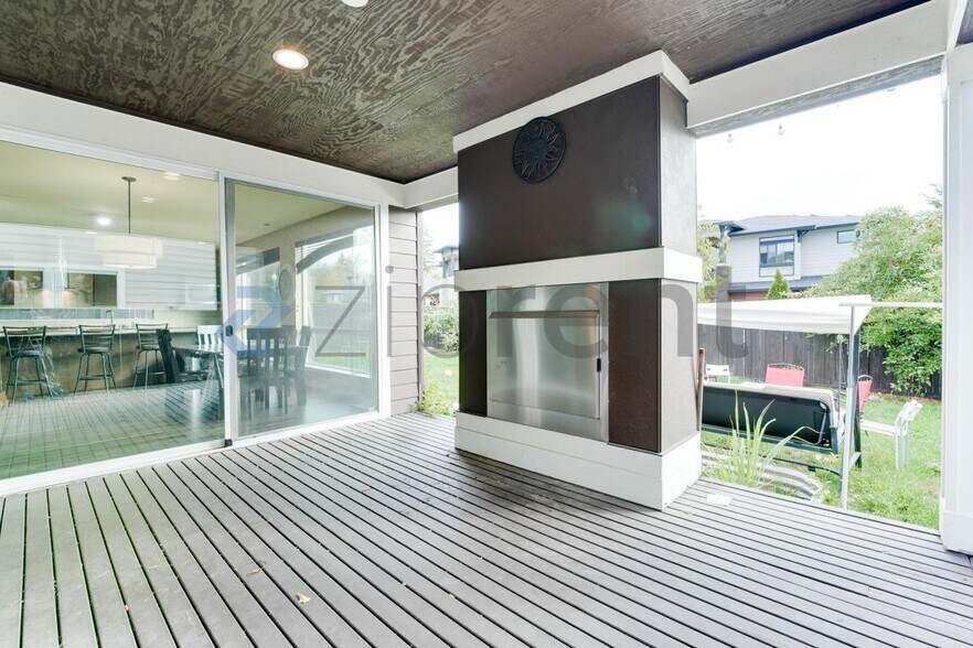Building Photo - Unit
