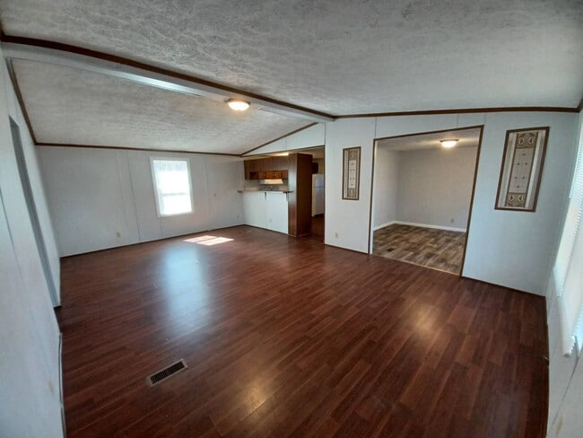 Building Photo - 113 Dogwood Dr