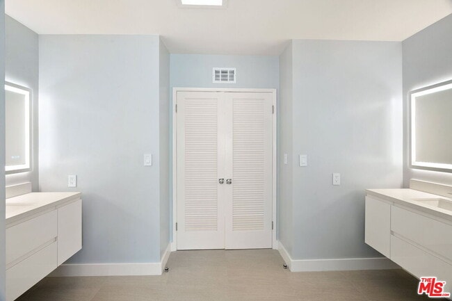 Building Photo - 650 N Tigertail Rd