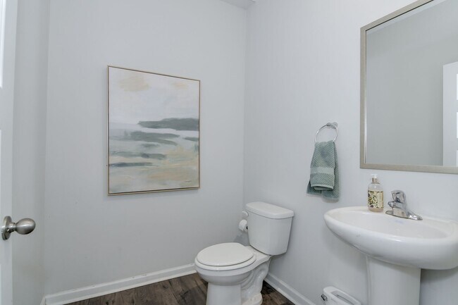 Building Photo - 4 Bedroom 3 Bathroom Two Story Home