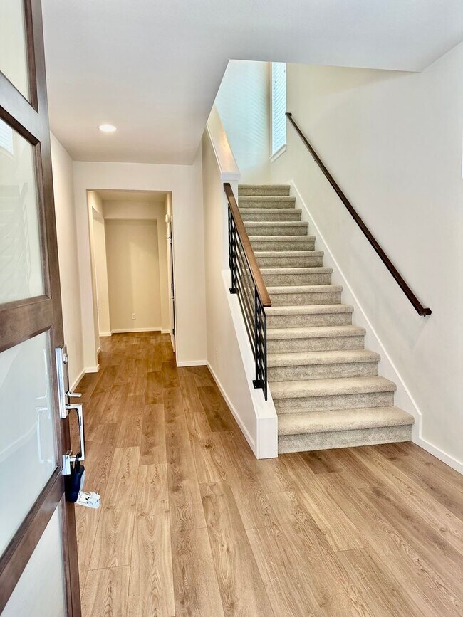Building Photo - Luxury 4bed/2.5 bath home on Cul-de-sac! E...