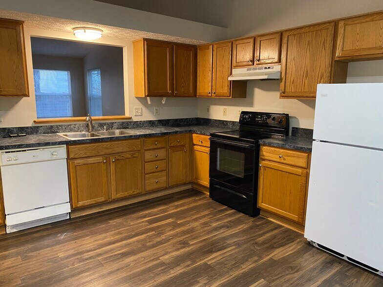 Building Photo - 4941 Petticoat Ct