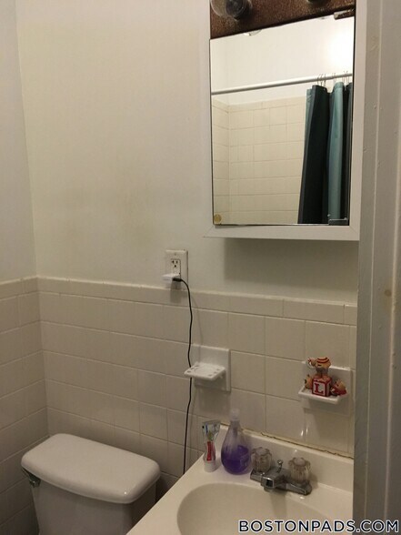 Building Photo - 163 Summer St