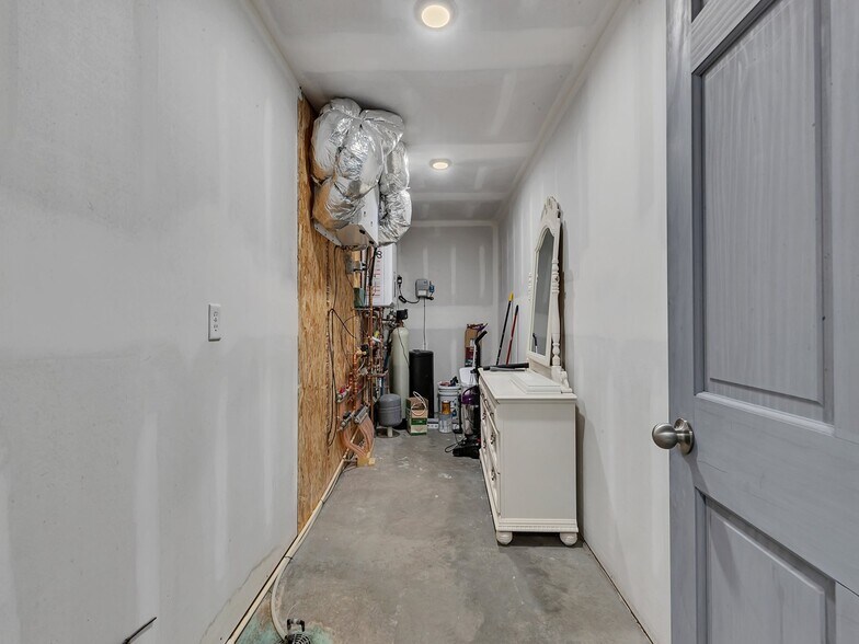 Building Photo - 980 Acacia Dr S