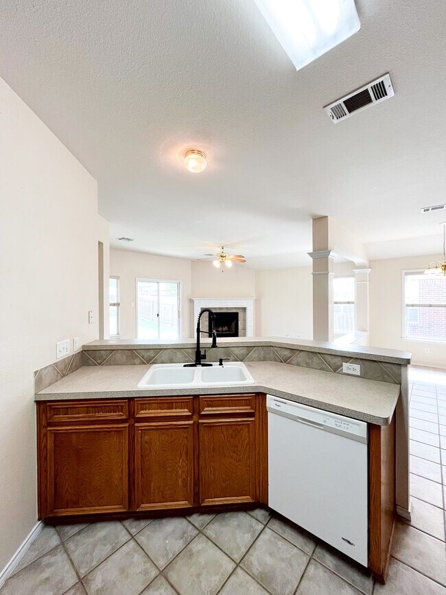 Building Photo - Available Now Beautiful 1 story, 4 bedroom, 2 bath, 2 car garage home with fire place, garage doo...