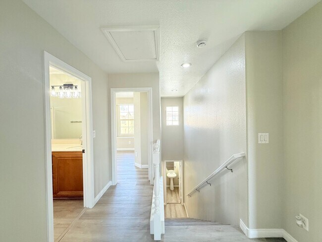 Building Photo - Cozy and charming 3-bedroom, 2.5-bath home