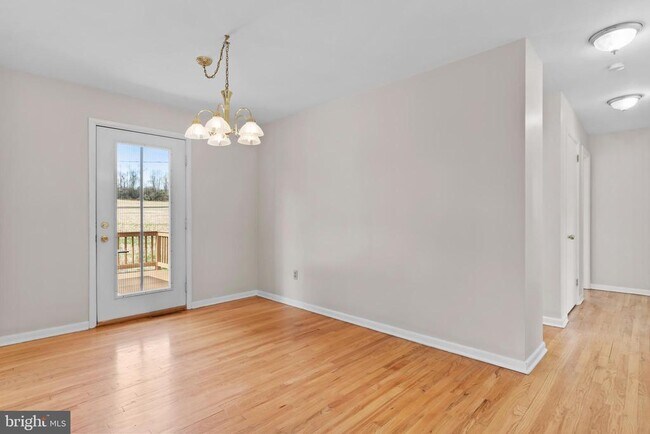 Building Photo - 213 Sunset Dr