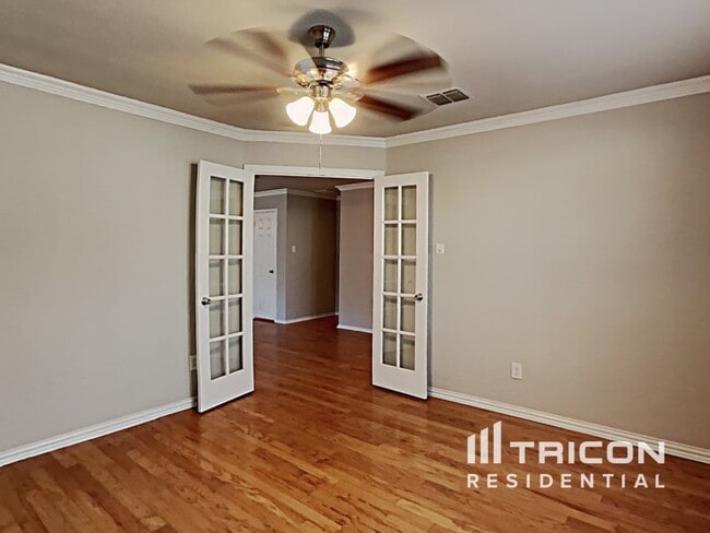 Building Photo - 509 Niagara Falls Dr