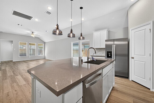 Building Photo - 8915 Field Daisy Ct