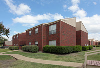 Building Photo - Rustic Oaks