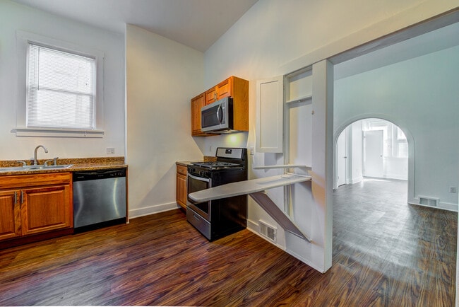 Building Photo - Awesome building with 2 great apartments in the South Side Slopes/Allentown