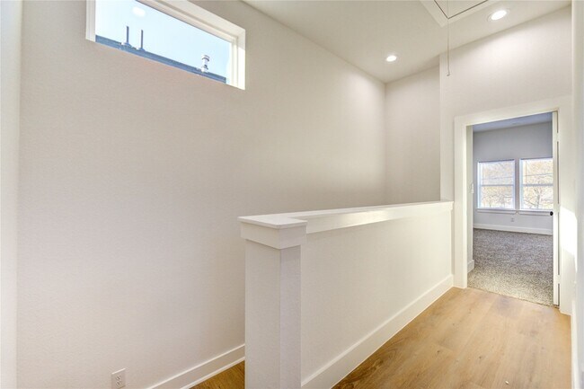 Building Photo - 1211 Dewalt St