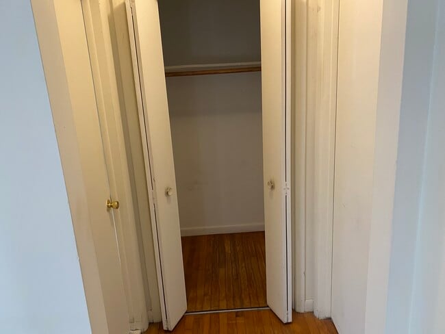 Building Photo - 136 S Chestnut St