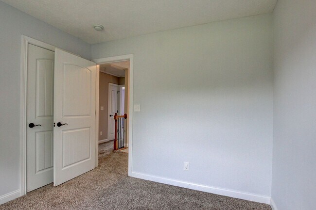 Building Photo - 716 Cavalier Dr