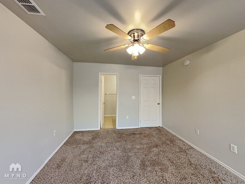 Building Photo - 524 N Brentwood Ave