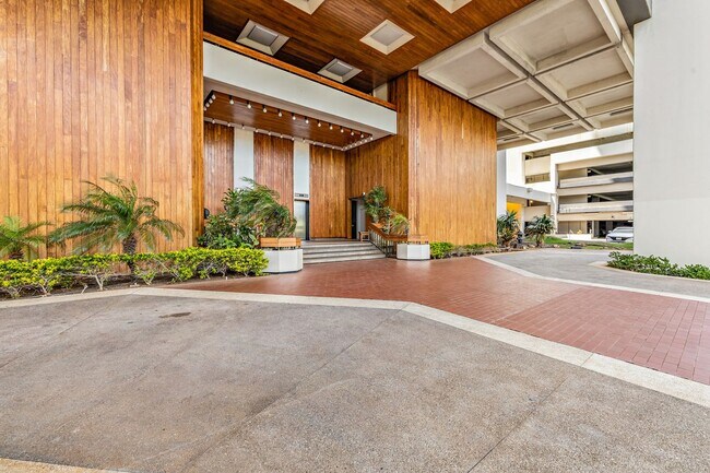 Building Photo - Fully Furnished Condo with the  Best Views and Amenities in Hawaii Kai