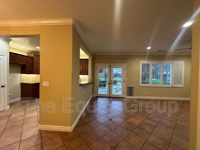 Building Photo - 3842 W Buena Vista Ave