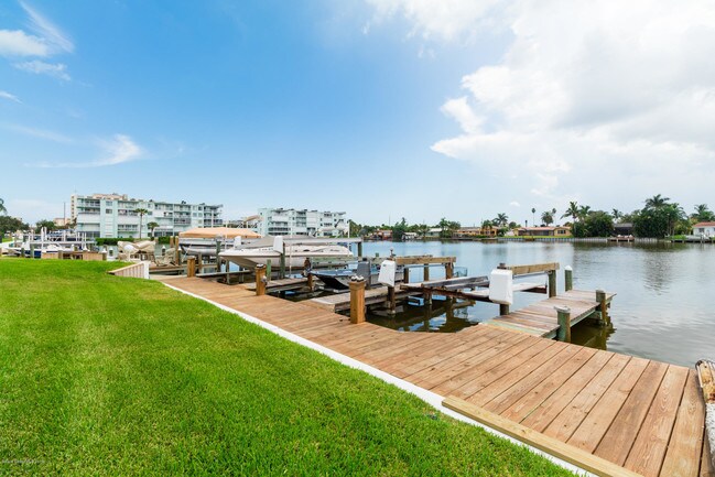 Building Photo - 205 S Banana River Blvd