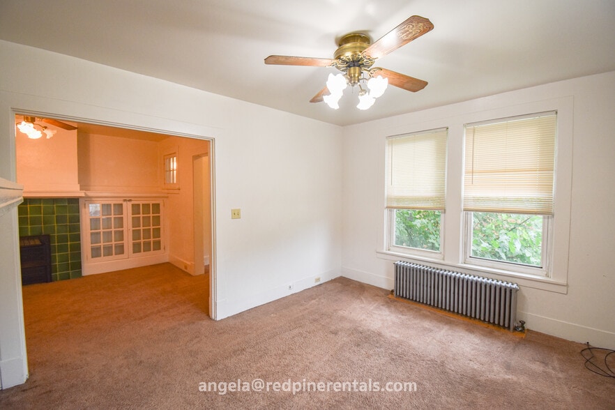 Living Room - 1832 Crafton Blvd