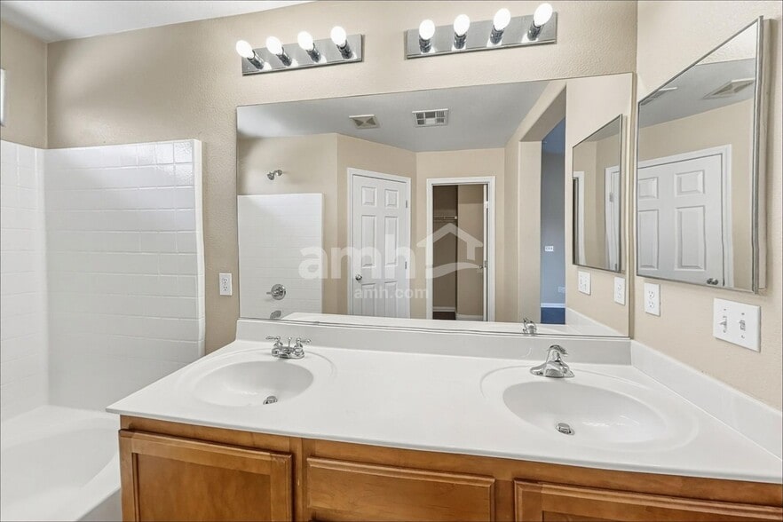 Building Photo - 6489 Holyrod Park Ct