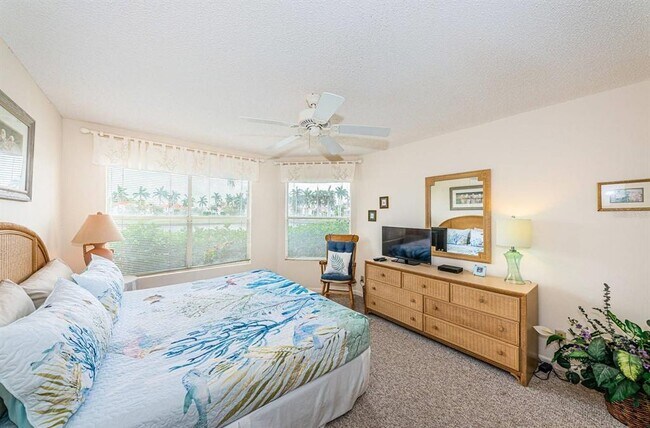 Building Photo - 6050 Bahia Del Mar Cir N