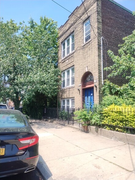 Building Photo - 48 Saint Pauls Ave