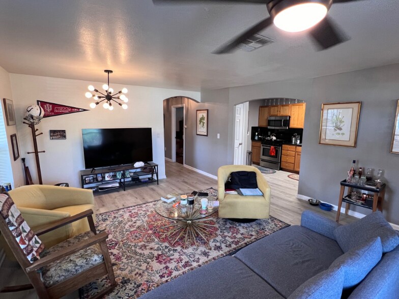 Building Photo - 1203 Eleanor St