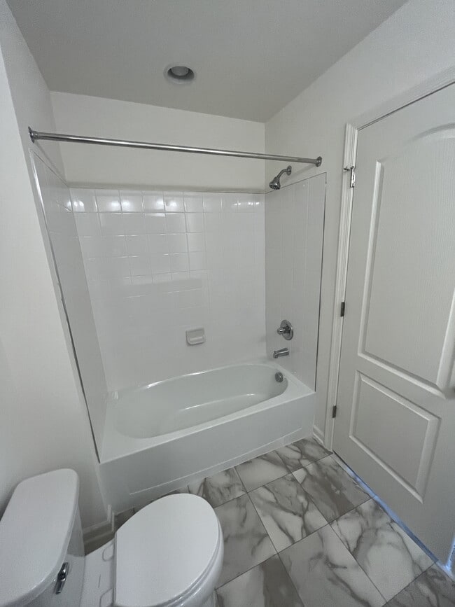 Building Photo - 164 Scotch Pine Dr