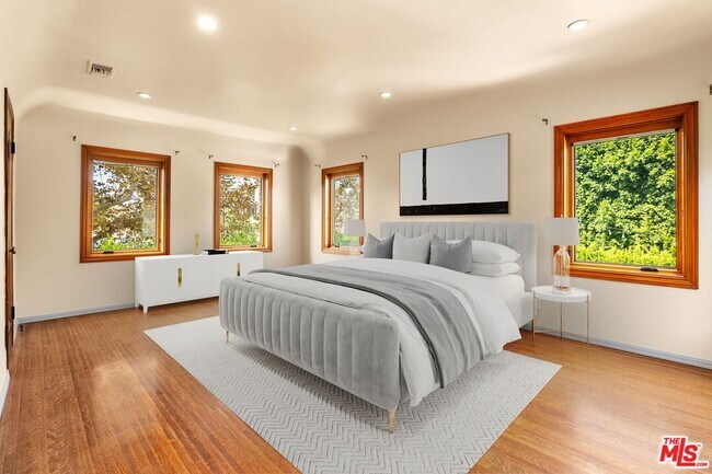 Building Photo - 11159 La Maida St