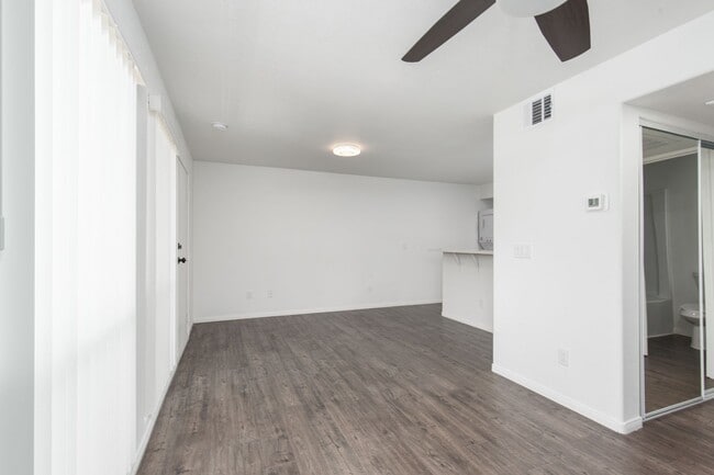 Building Photo - Completely remodeled studio unit overlooki...