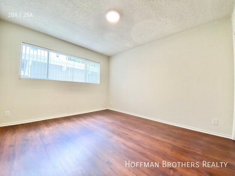 Building Photo - 7010 Lanewood Ave