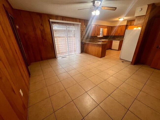 Building Photo - 6709 Sandpiper Dr