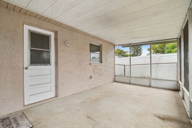 Building Photo - 4818 Dogwood St