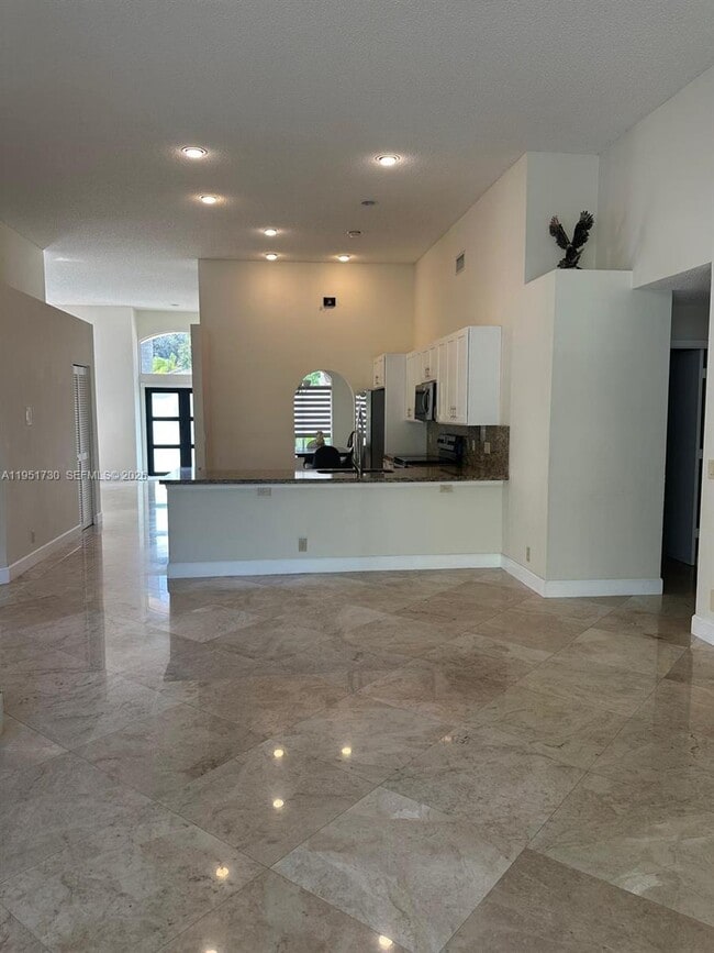 Building Photo - 19922 Dinner Key Dr