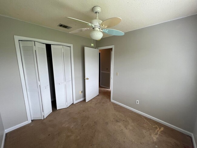 Building Photo - MOVE IN SPECIAL: $1000 OFF 1ST MONTH'S RENT!**