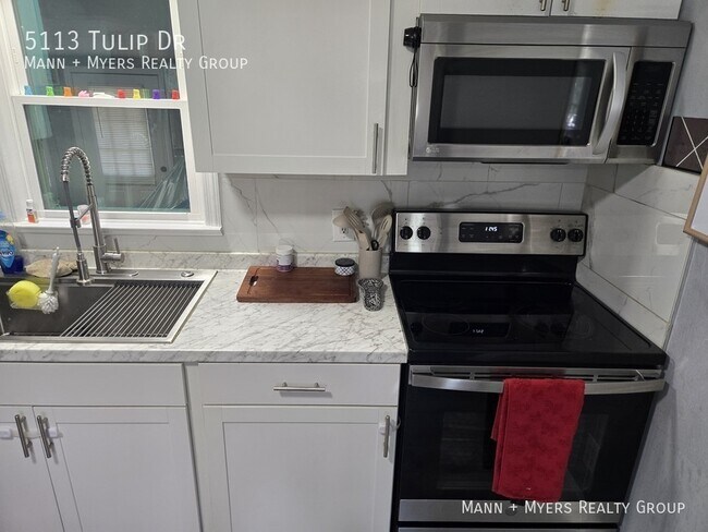 Building Photo - 5113 Tulip Dr