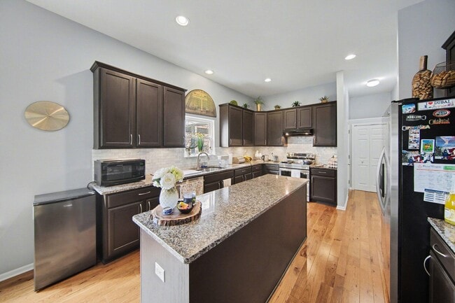 Building Photo - 1495 Chapleau Dr